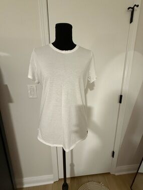 Figs Women's Short Sleeve Crewneck Tee in White